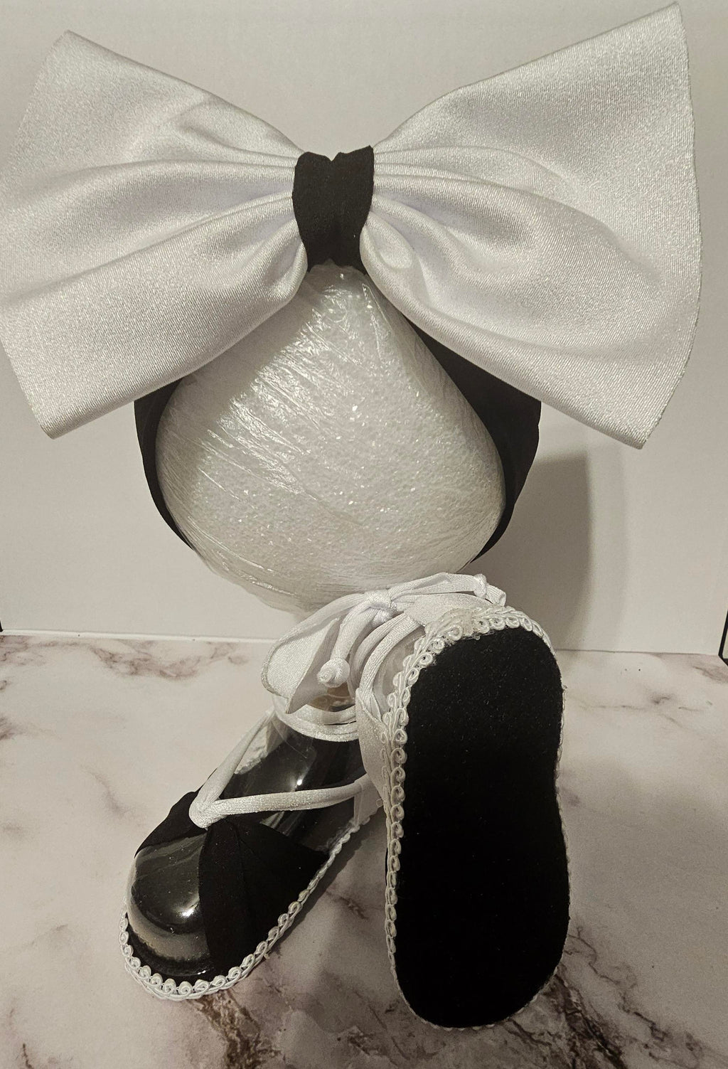 Baby sandals and bow set- White bow with black band/ black and white shoes with black bottom