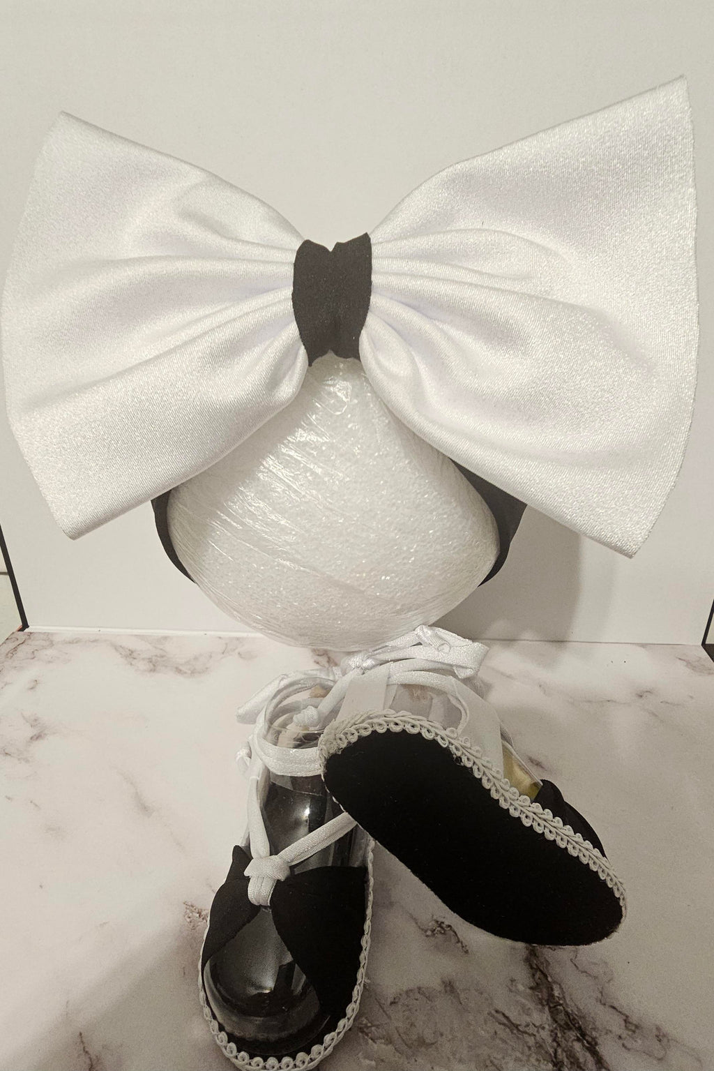Baby sandals and bow set- White bow with black band/ black and white shoes with black bottom
